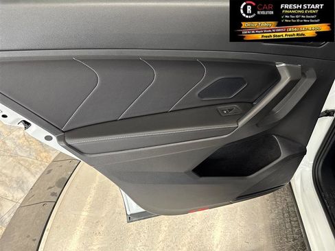 Used 2022 Volkswagen Tiguan SE image 62