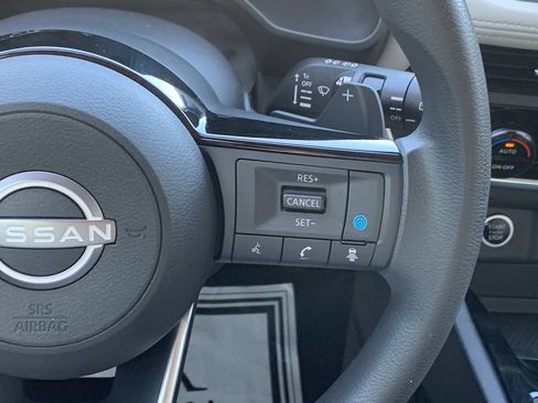 Used 2023 Nissan Rogue SV FWD image 12