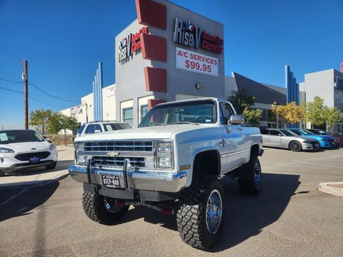 Used 1987 Chevrolet Blazer 4WD image 2