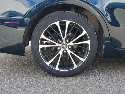 Used 2019 Toyota Camry SE image 5