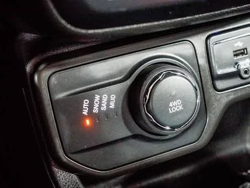 Used 2019 Jeep Renegade Limited image 20