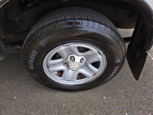 Used 2002 Toyota Tacoma 2WD Regular Cab image 26