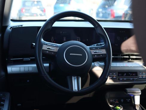 Used 2025 Hyundai Kona SEL image 9