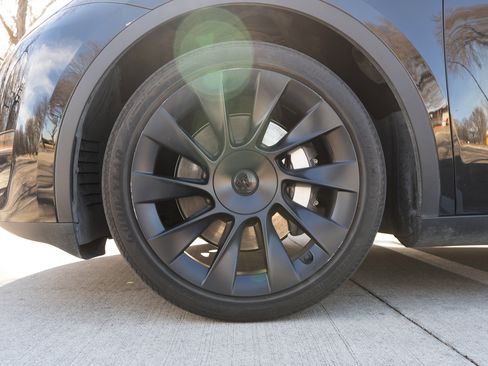 Used 2023 Tesla Model Y Long Range image 14