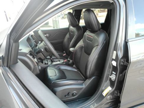Used 2020 Jeep Cherokee Trailhawk AWD/4WD image 14