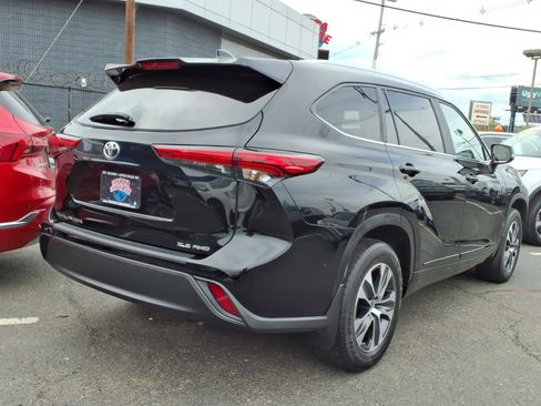 Used 2023 Toyota Highlander XLE AWD/4WD image 6