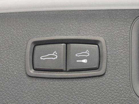 Certified 2026 Porsche Macan AWD/4WD image 24