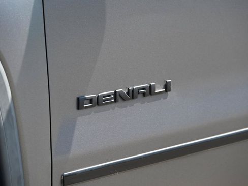 Used 2016 GMC Sierra 1500 Denali w/ Enhanced Driver Alert Package AWD/4WD image 10