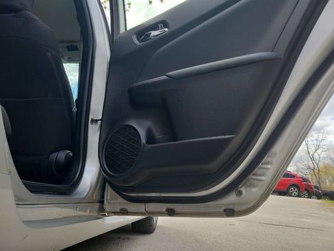 Used 2020 Toyota Prius LE AWD/4WD image 18