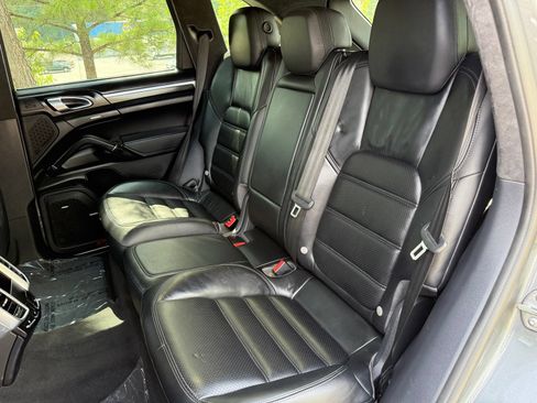 Used 2016 Porsche Cayenne Turbo AWD/4WD image 39