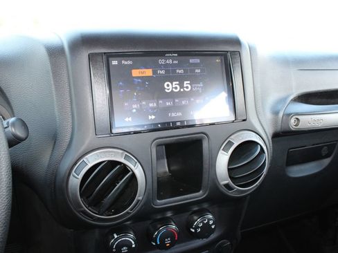 Used 2015 Jeep Wrangler Sport AWD/4WD image 9