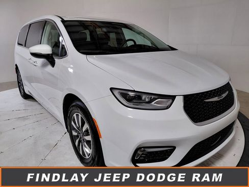 Certified 2023 Chrysler Pacifica Touring-L FWD image 1