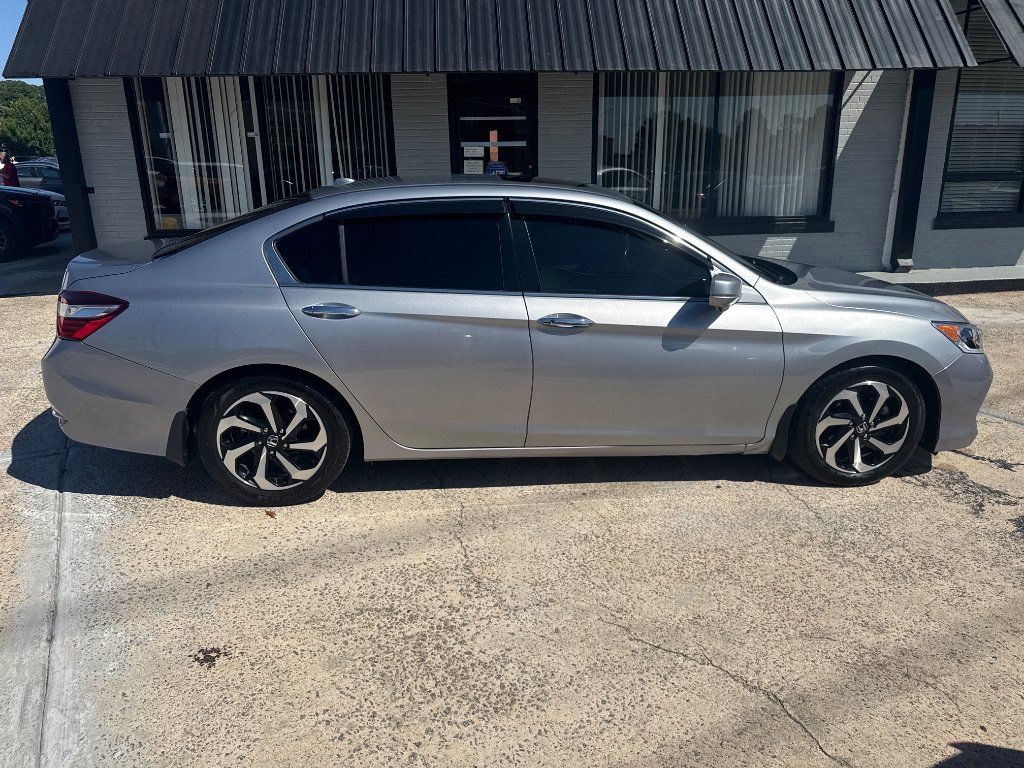 Used 2017 Honda Accord EX-L image 8