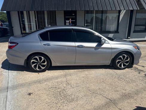 Used 2017 Honda Accord EX-L image 8