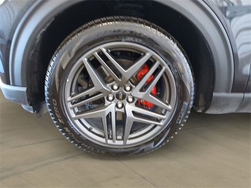 Used 2025 Ford Explorer ST-Line w/ ST-Line Street Pack image 14