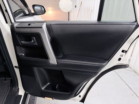 Used 2020 Toyota 4Runner SR5 Premium w/ Moonroof Package RWD image 36
