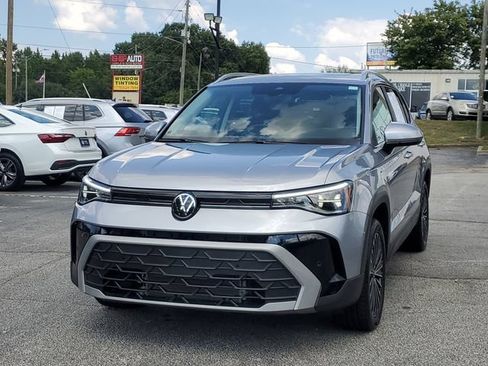 Certified 2025 Volkswagen Taos SE w/ Panoramic Sunroof Package FWD image 37