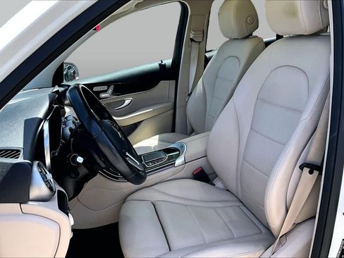 Used 2021 Mercedes-Benz GLC 300 image 8