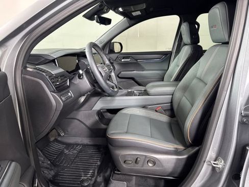 Used 2026 GMC Acadia AT4 w/ Luxury Package AWD/4WD image 11