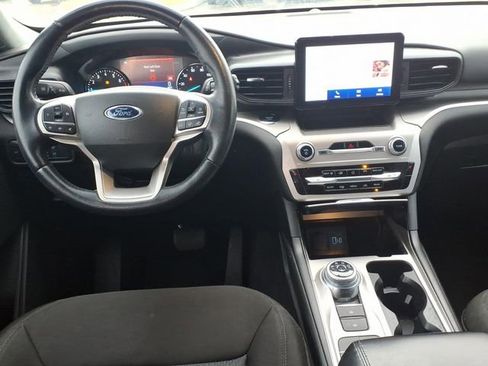 Used 2022 Ford Explorer XLT image 6