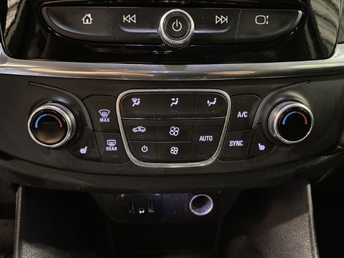 Used 2020 Chevrolet Traverse LT AWD/4WD image 34