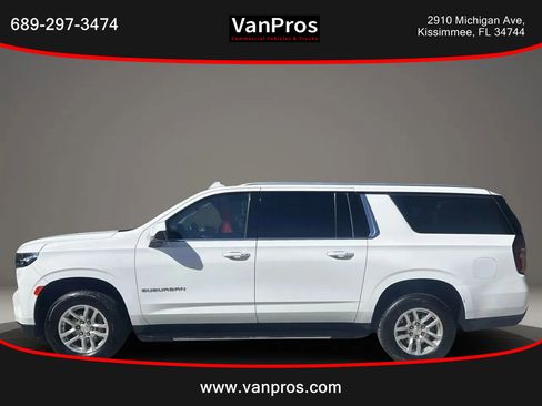 Used 2023 Chevrolet Suburban LT image 2