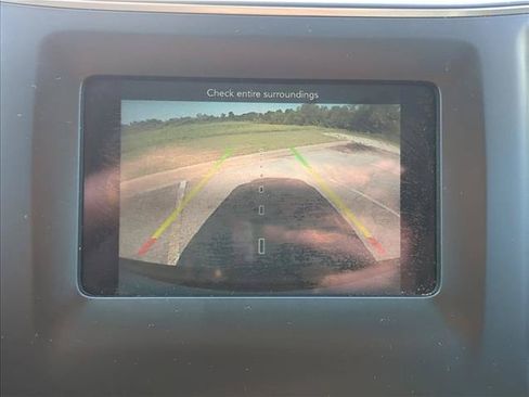 Used 2019 Jeep Cherokee Latitude Plus FWD image 13