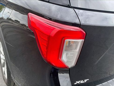 Used 2021 Ford Explorer XLT AWD/4WD image 32
