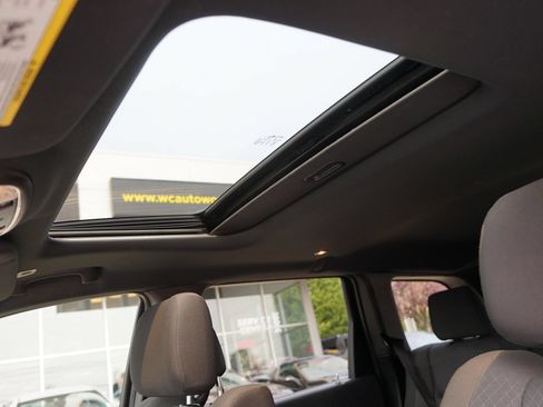 Used 2019 Jeep Grand Cherokee Laredo AWD/4WD image 15