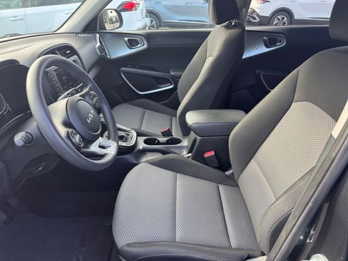 Used 2025 Kia Soul LX w/ LX Technology Package image 24
