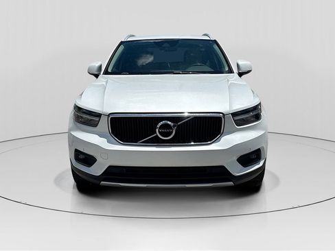 Used 2021 Volvo XC40 T4 Momentum w/ Premium Package FWD image 2
