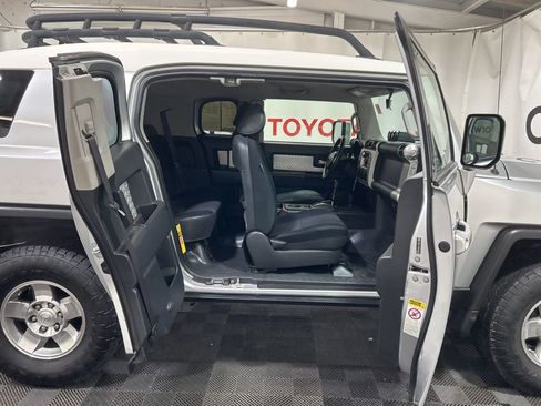 Used 2008 Toyota FJ Cruiser Base image 16