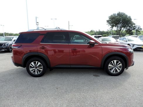 Used 2023 Nissan Pathfinder SL FWD image 4