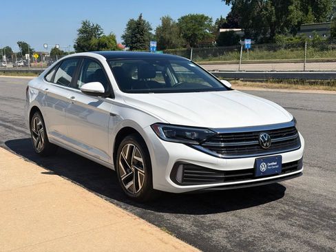 Certified 2023 Volkswagen Jetta SEL FWD image 2