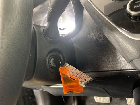 Used 2021 Toyota Corolla LE image 17