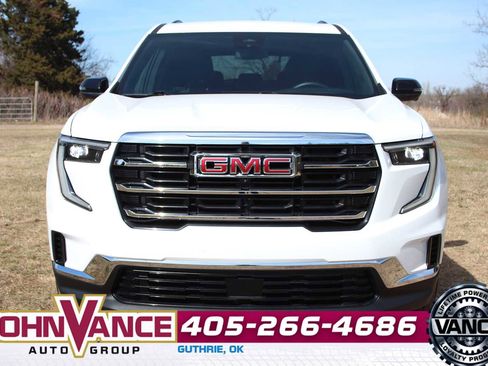 Used 2025 GMC Acadia Elevation image 2