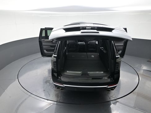 New 2026 Chevrolet Suburban High Country image 13