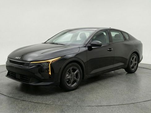 Used 2025 Kia K4 LXS image 3