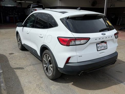 Certified 2022 Ford Escape SE w/ SE Sport Appearance Package FWD image 6
