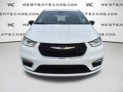 New 2026 Chrysler Pacifica Select