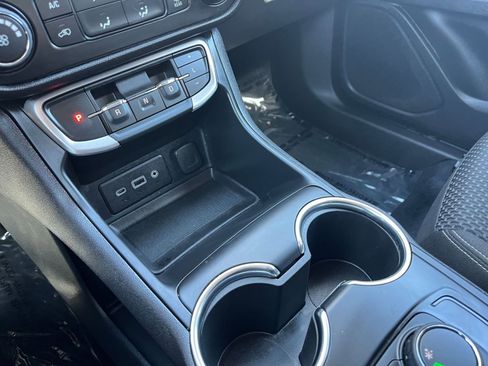 Used 2024 GMC Terrain SLE image 41