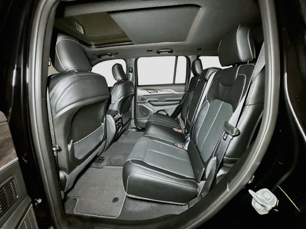 New 2027 Jeep Grand Cherokee Limited AWD/4WD image 25