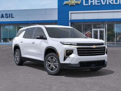 New 2026 Chevrolet Traverse LT w/ Driver Confidence Package AWD/4WD image 7