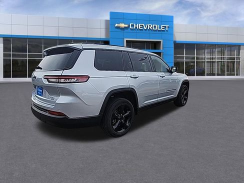 Used 2022 Jeep Grand Cherokee L Laredo image 5