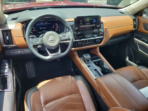 Certified 2022 Nissan Pathfinder Platinum w/ Cargo Package FWD image 18