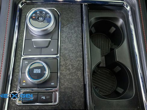 Used 2024 Ford Expedition Limited AWD/4WD image 24