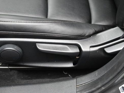 Used 2019 MAZDA MAZDA3 Sedan FWD image 17