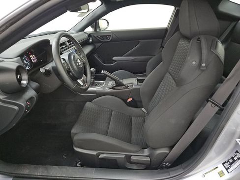 Used 2025 Toyota GR86 RWD image 4