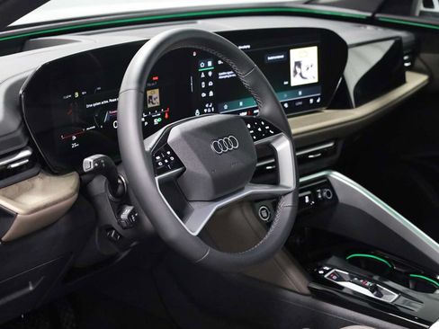 Certified 2025 Audi Q5 Premium Plus w/ Premium Plus AWD/4WD image 4