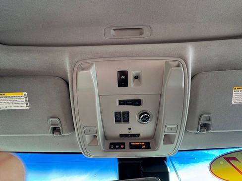 Used 2017 Cadillac Escalade ESV Premium Luxury image 17